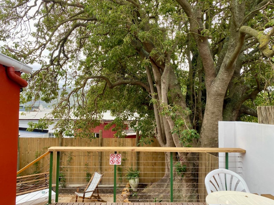2 Bedroom Property for Sale in Vredehoek Western Cape